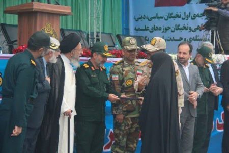 در مراسم 31 شهریور از خانواده شهید مرزبانی تجلیل گردید