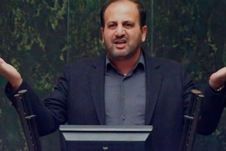 دولت و مجلس از طریق ارائه کالابرگ یا بن‌کالا به کمک معیشت کارگر بیایند