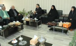 انسان مداری و کرامت انسانی اولین وظیفه ماست