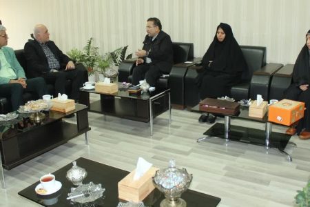 انسان مداری و کرامت انسانی اولین وظیفه ماست