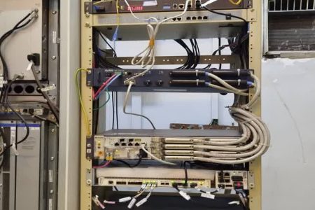 نصب تجهیزات جدید مخابراتی  در روستای اسلام تپه شهرستان بندرترکمن