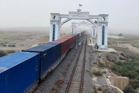تردد تجاری از مرز اینچهبرون به روزانه ۱۲۰ کامیون رسید
