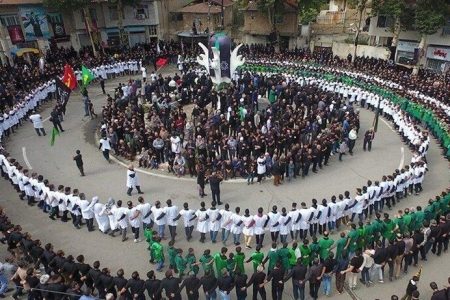 «سینه زنی کمر به کمر» آئین عزاداری ترک‌های قزلباش در محرم / رامیان، حسینیه گلستان است