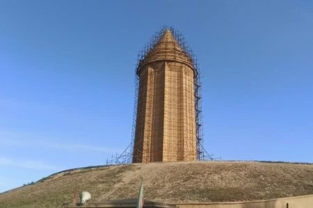 بلندترین برج آجری جهان اسیر حصار فلزی/ برج قابوس را دریابید