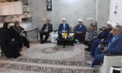 مدیرکل کتابخانه‌های عمومی گلستان با مادر شهید نادر ستوده در گنبدکاووس دیدار و از او تجلیل کرد