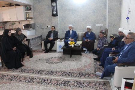 مدیرکل کتابخانه‌های عمومی گلستان با مادر شهید نادر ستوده در گنبدکاووس دیدار و از او تجلیل کرد