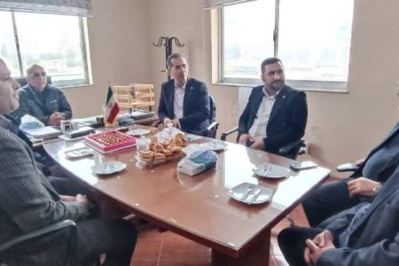 حضور مدیر شرکت خدمات حمایتی کشاورزی استان در شرکت حمل و نقل خود راننده گرگان، به مناسبت تبریک روز حمل و نقل