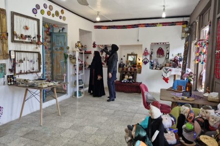 بازدید معاون صنایع‌دستی گلستان از فروشگاه‌های صنایع‌دستی بافت تاریخی استرآباد(گرگان)/ استقبال مسافران از فروشگاه‌های صنایع‌دستی استان
