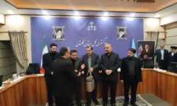 تحویل اسناد مالکیت اراضی تملکی بنیاد با حضور رییس سازمان ثبت اسناد و املاک