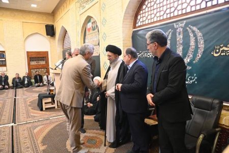 تجلیل استاندار و نماینده ولی‌فقیه استان گلستان از حاجی مشهدی مدیرکل امور مالیاتی استان، به جهت برپایی موکب (خدمت‌رسانی)