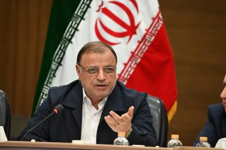  تولیدکنندگان در خط مقدم جنگ اقتصادی هستند/ اجازه تعدیل حتی یک کارگر را نمی‌دهیم