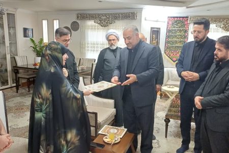 دیدار مسئولان قضایی گلستان با خانواده قاضی شهید کریمی
