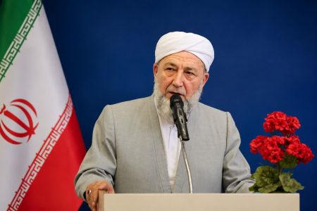 نهادهای علمی پس از انقلاب، پلهای استوار وحدت در جهان اسلام شدند