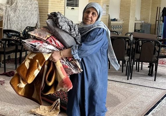 همدلی بانوان در غبارروبی مسجد جامع گلشن گرگان