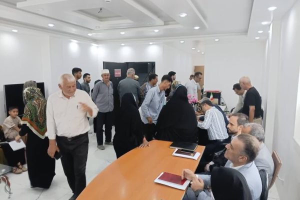 برپایی میز خدمت کمیته امداد در دفتر نماینده غرب گلستان