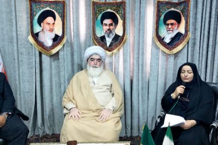 شهربانو برهانی فرماندار کردکوی با حجه الاسلام حسام امام جمعه شهرستان دیدار و هفته دولت را به وی تبریک گفتند