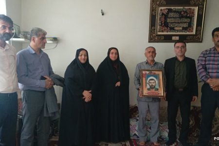 دیدار فرماندار کردکوی با خانواده شهید روحانی‌فرد به مناسبت هفته دولت