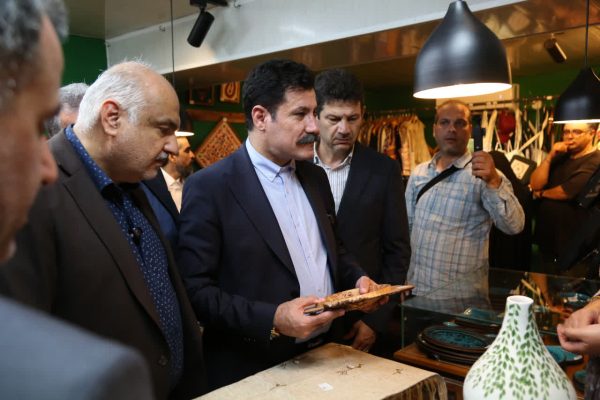 بازدید معاون رئیس‌جمهور از مراکز صنایع‌دستی شهر تاریخی استرآباد(گرگان)