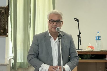 امید سقلی در جمع نمازگزاران از اقدامات ۶ ماه گذشته فرمانداری سخن گفت
