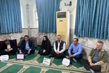 میز ارتباطات مردمی در مصلی نماز جمعه بندرگز