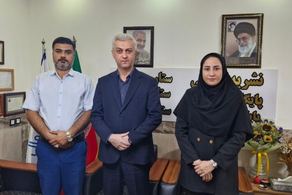 به مناسبت روز خبرنگار دیدار صمیمی در دفتر مجموعه خبری سه ستاره برگزار شد